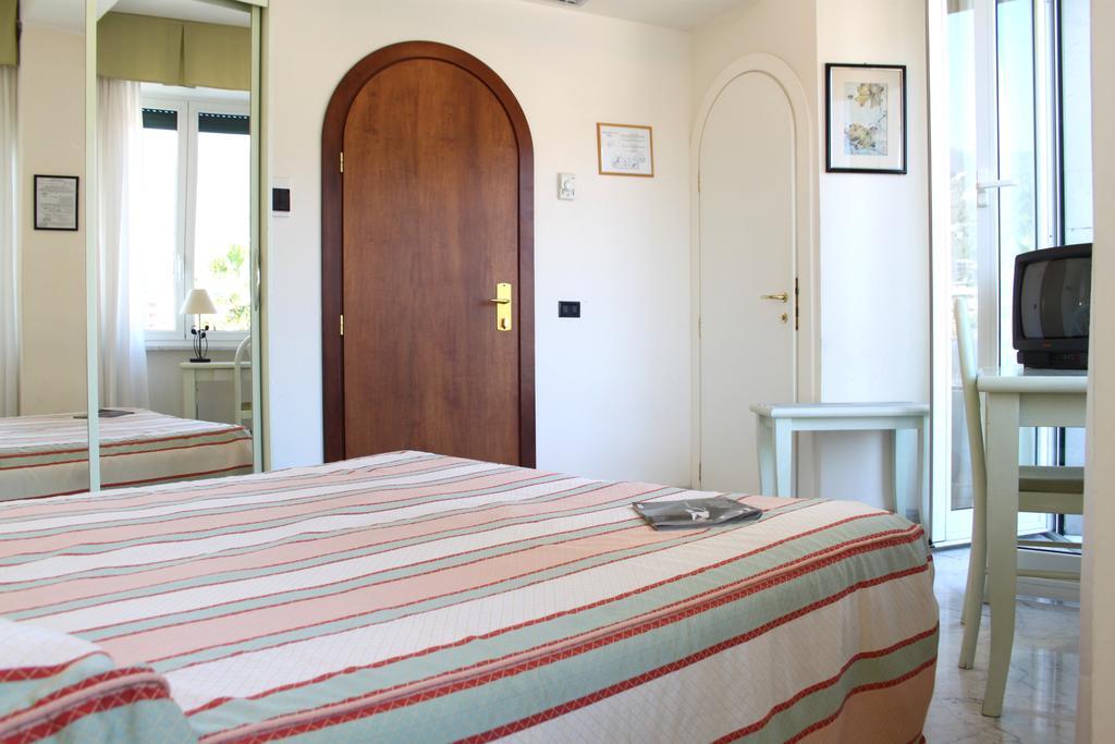 Hotel Elena 렉코 외부 사진