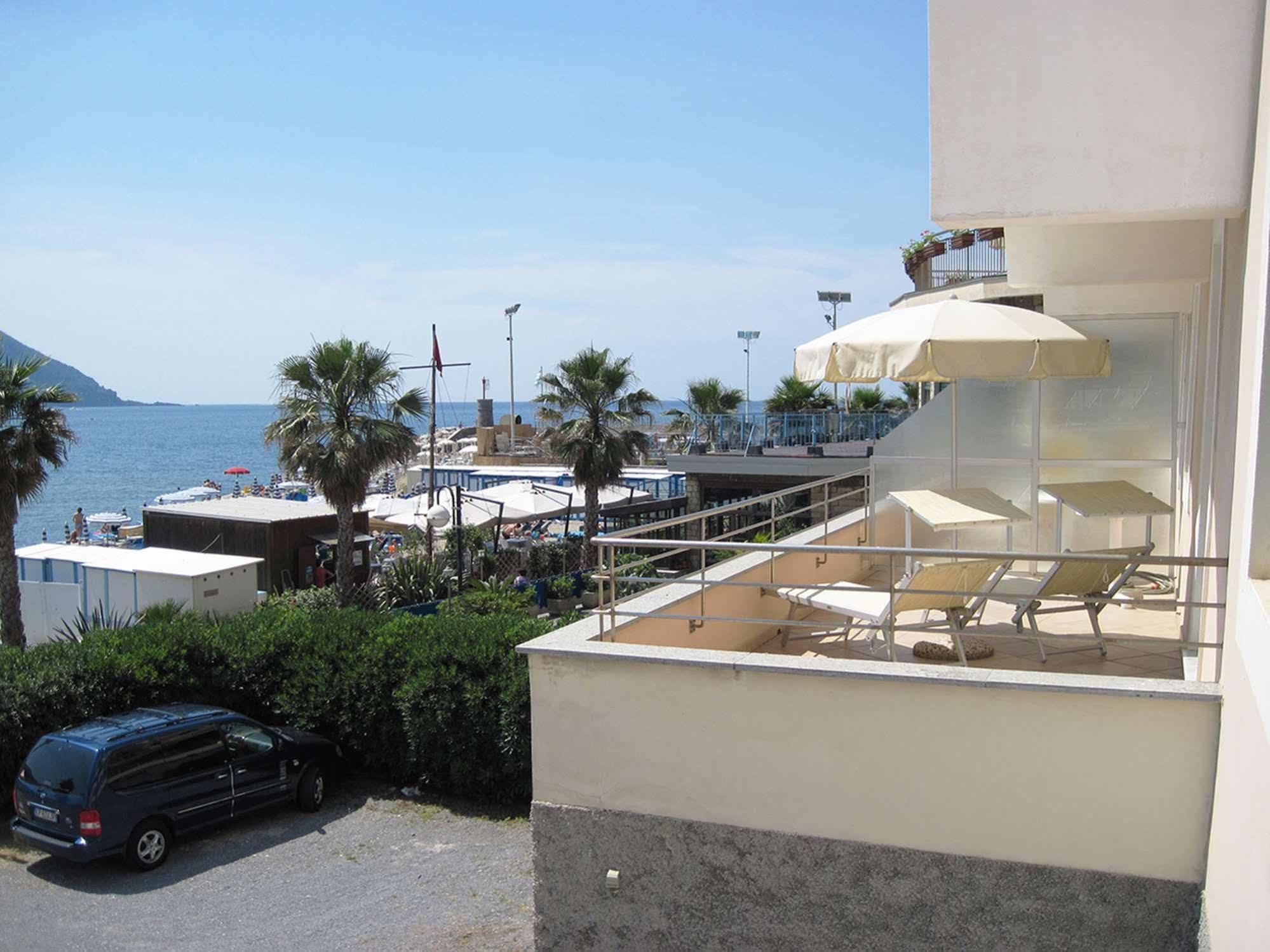 Hotel Elena 렉코 외부 사진