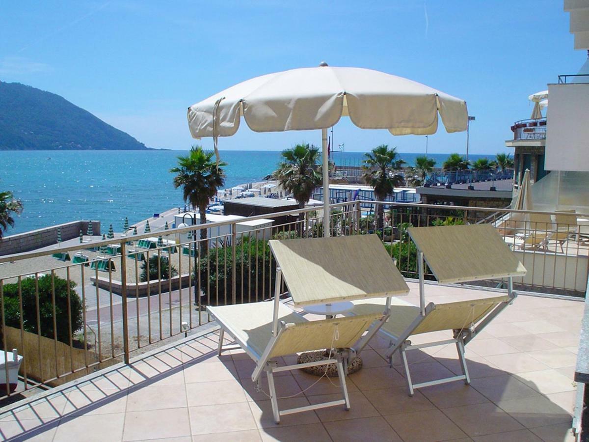 Hotel Elena 렉코 외부 사진